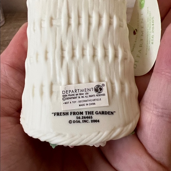 Snowbunnies “Fresh From the Garden” Department 56 White Bunny Figurine - Picture 4 of 5